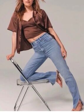 Abercrombie The 90s Straight Ultra High Rise Jeans Size 28/6R Light wash